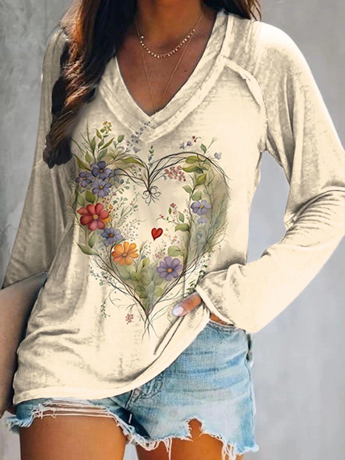 Women's Floral Heart Art V-Neck Casual T-Shirt Women's Floral Heart Art V-Neck Casual T-Shirt