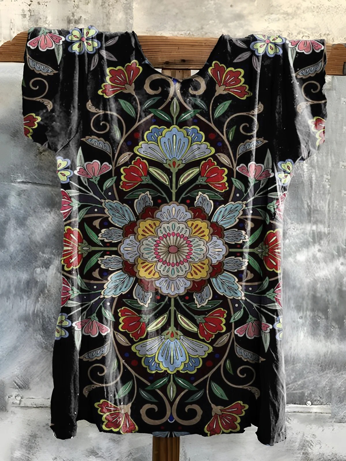 Women's Retro Ethnic Floral Totem Print V-neck Casual T-Shirt-1 Women's Retro Ethnic Floral Totem Print V-neck Casual T-Shirt-1